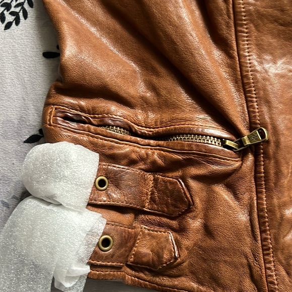 Never worn leatheret Jacket - Picture 4 of 8